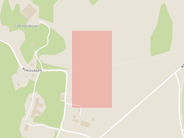 Brandbilar under utryckning hindras av en bilförare.