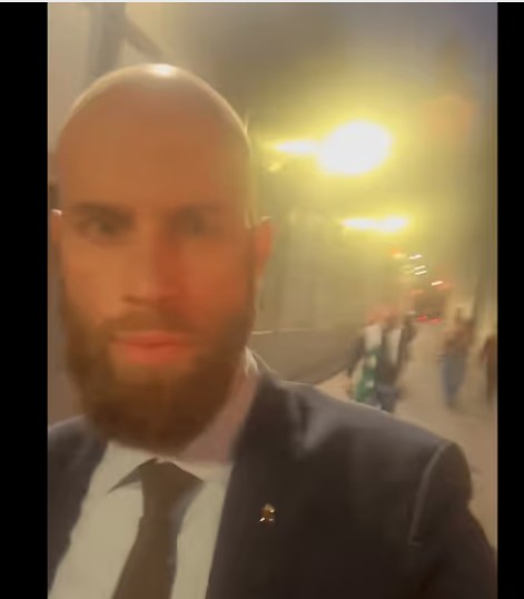 Carl-Oskar Bohlin förföljd av Palestinademonstranter